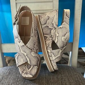Dolce Vita Owen Bone Snake Print Stella Platform Wedge GUC SZ 9